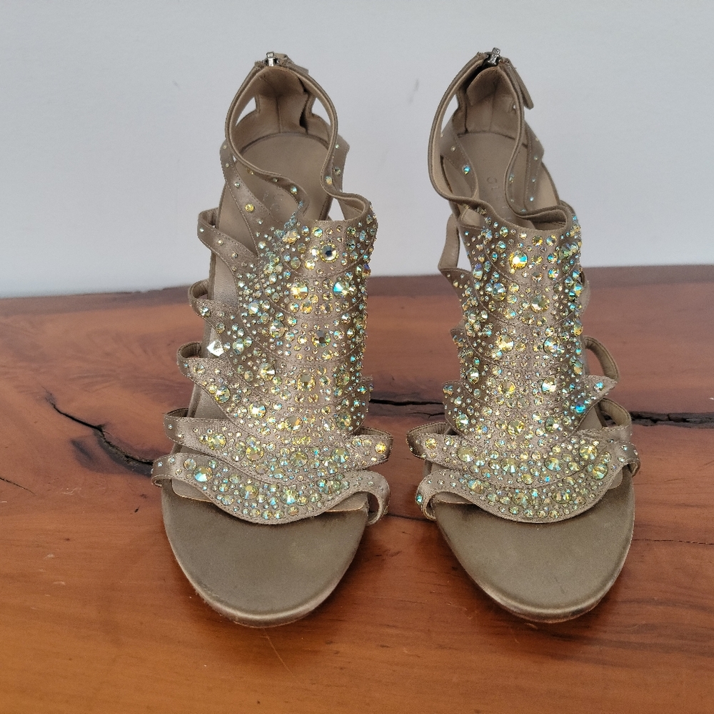 Gucci ‘Soraya’ High Heel w/Strass Embroidery